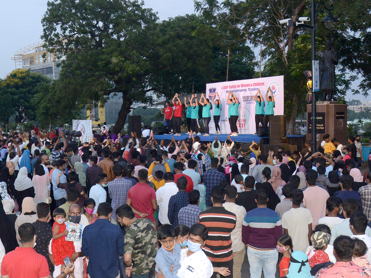 Sunday Funday at Tankbund PHoto Gallery - Sakshi16