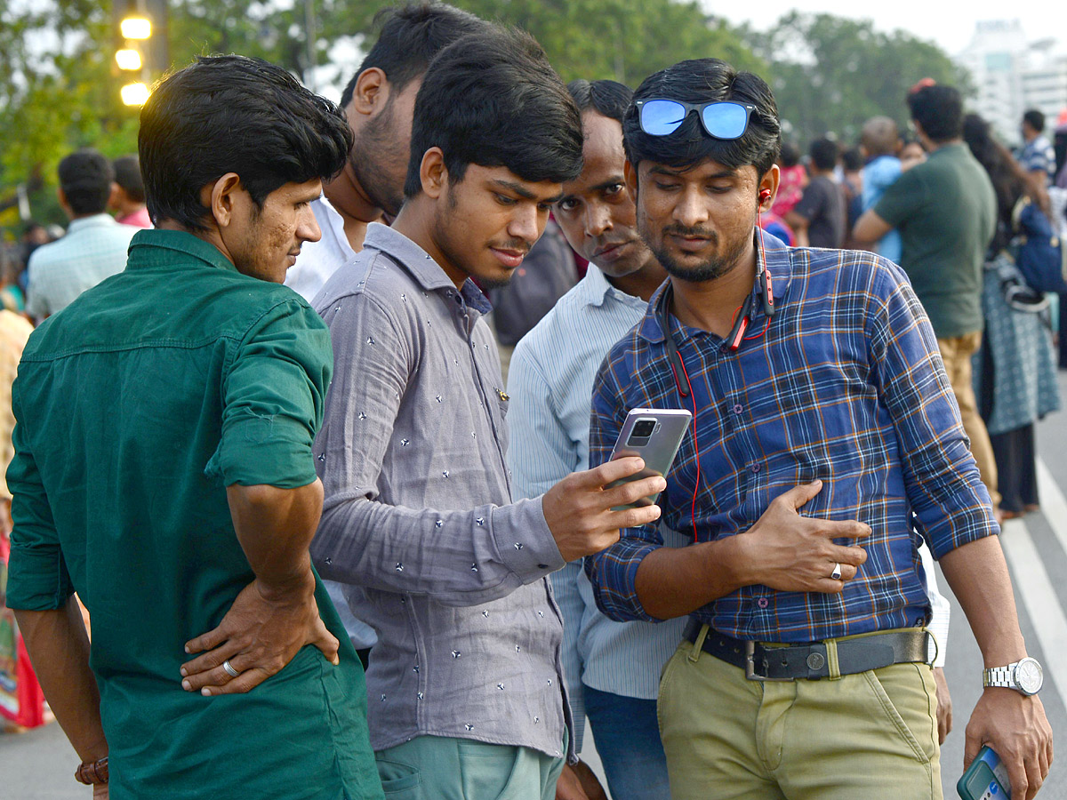 Sunday Funday at Tankbund PHoto Gallery - Sakshi22