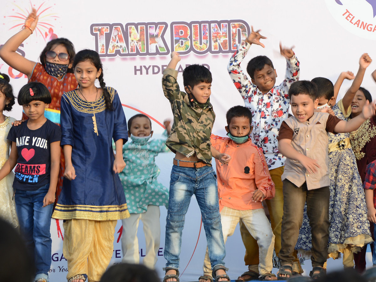 Sunday Funday at Tankbund PHoto Gallery - Sakshi24