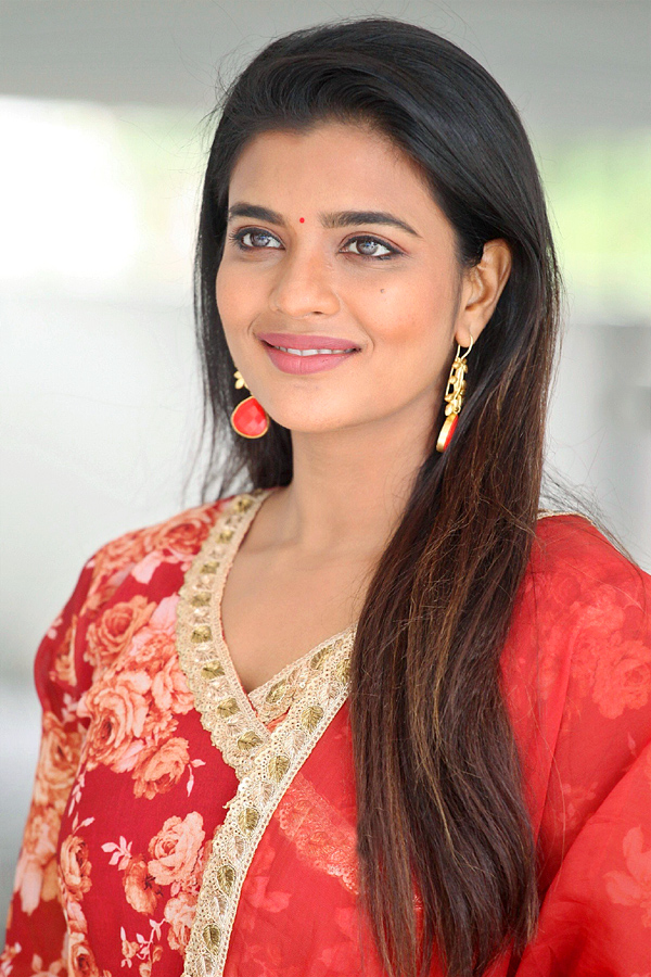 Aishwarya Rajesh Photo Gallery - Sakshi2