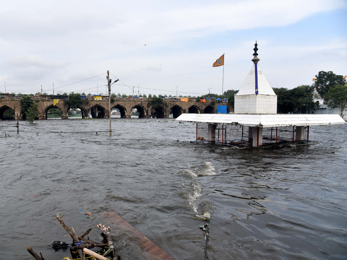 Musi River Overflows With Heavy Rain Photo Gallery - Sakshi2