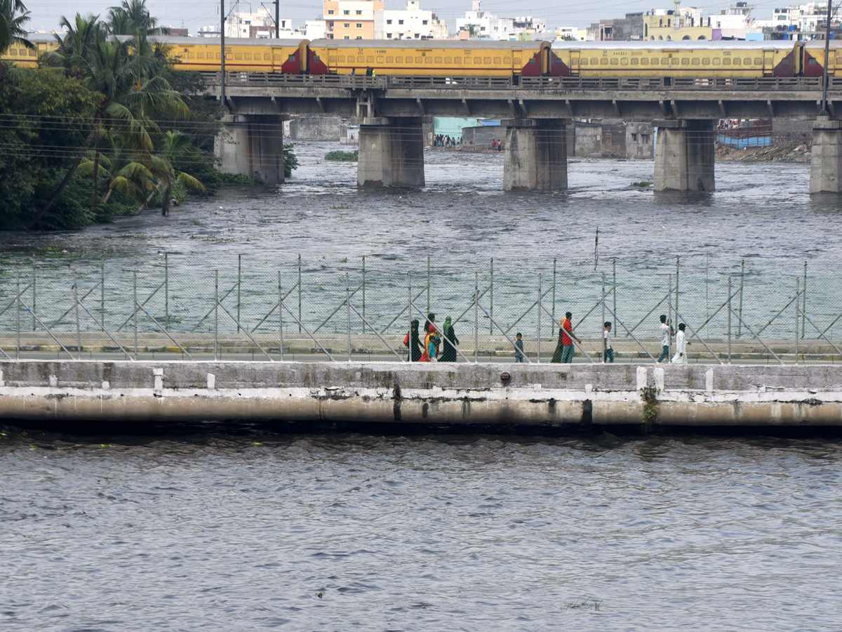 Musi River Overflows With Heavy Rain Photo Gallery - Sakshi14