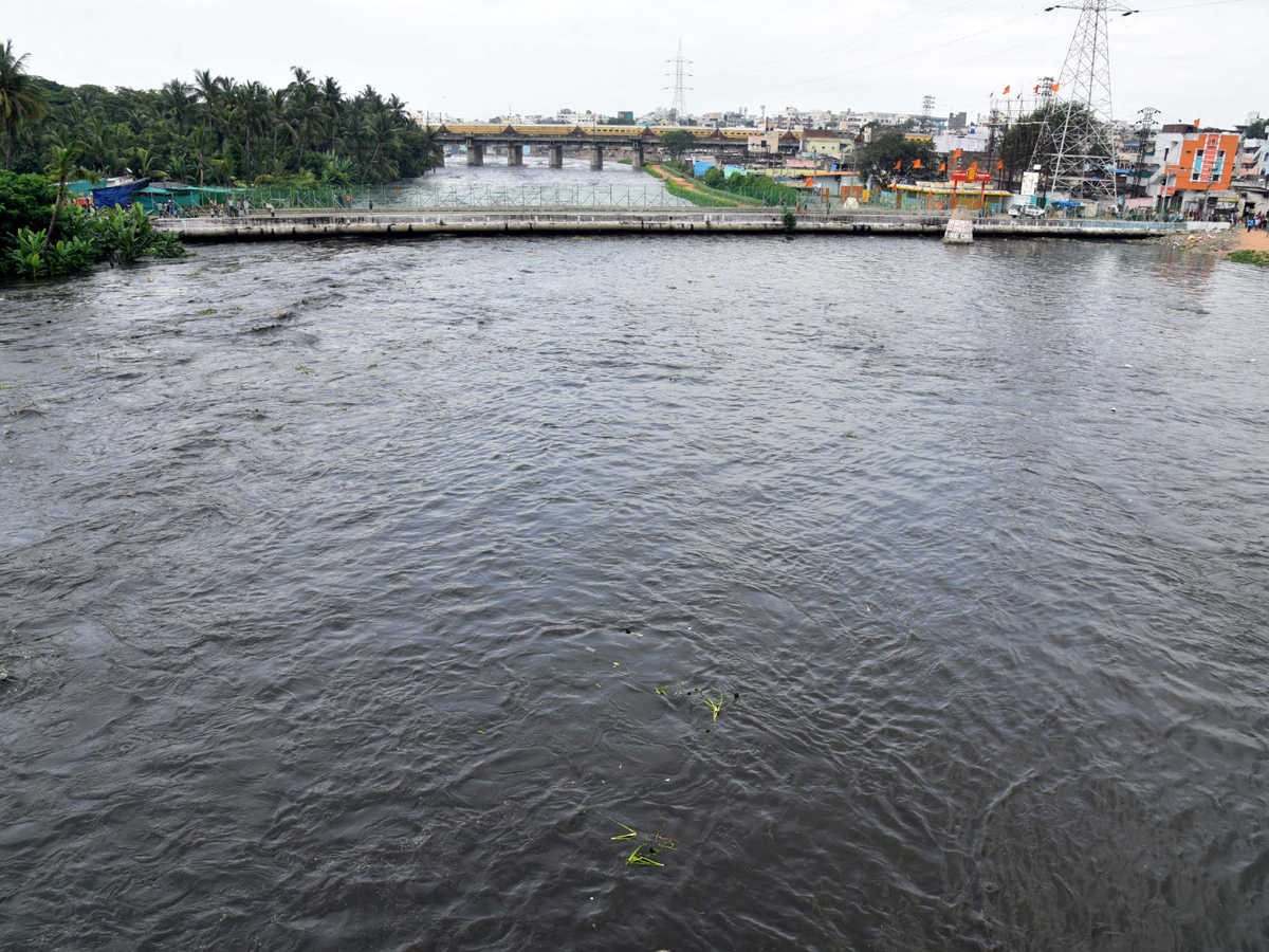 Musi River Overflows With Heavy Rain Photo Gallery - Sakshi15