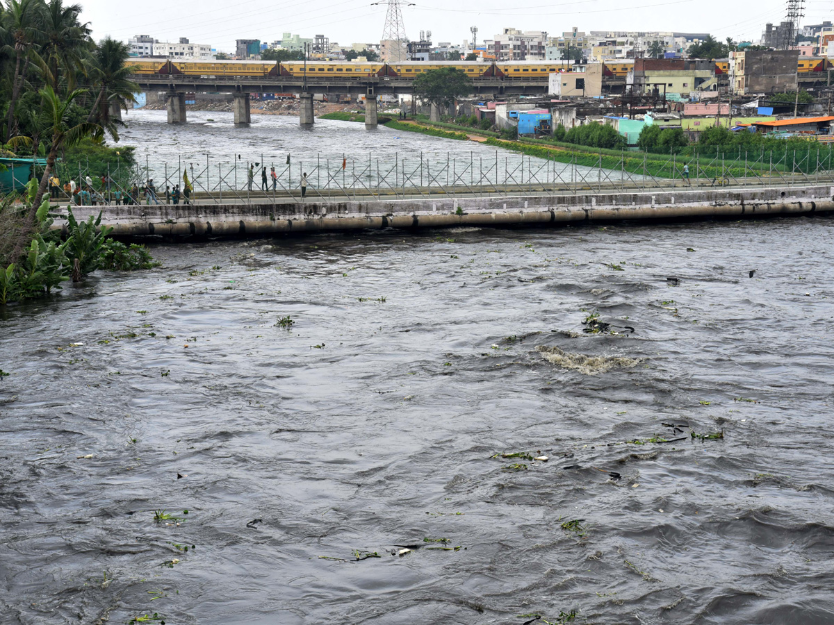Musi River Overflows With Heavy Rain Photo Gallery - Sakshi16