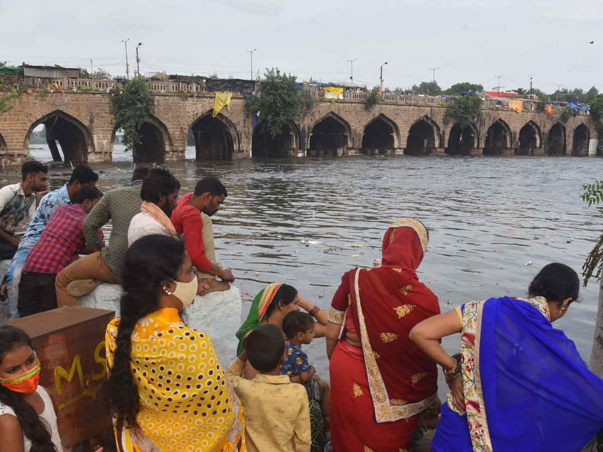 Musi River Overflows With Heavy Rain Photo Gallery - Sakshi3