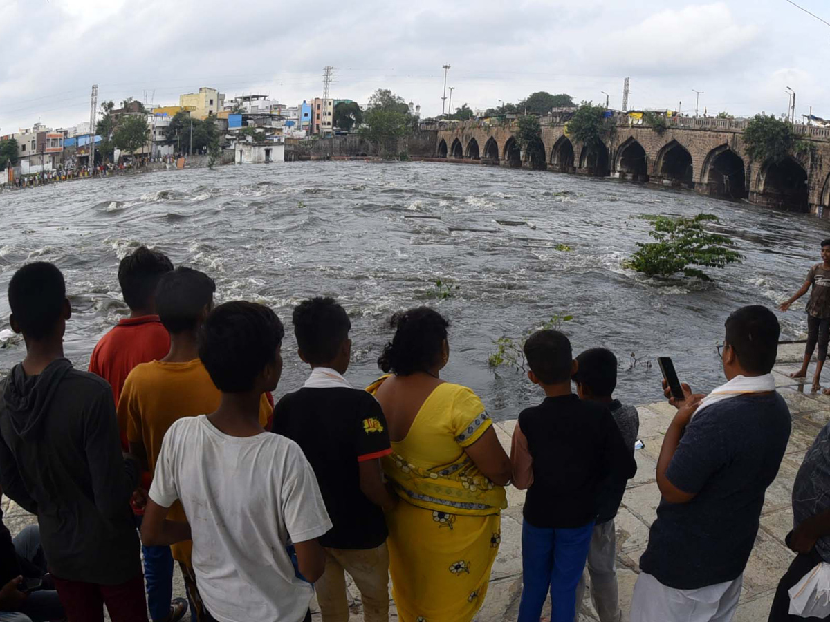 Musi River Overflows With Heavy Rain Photo Gallery - Sakshi4
