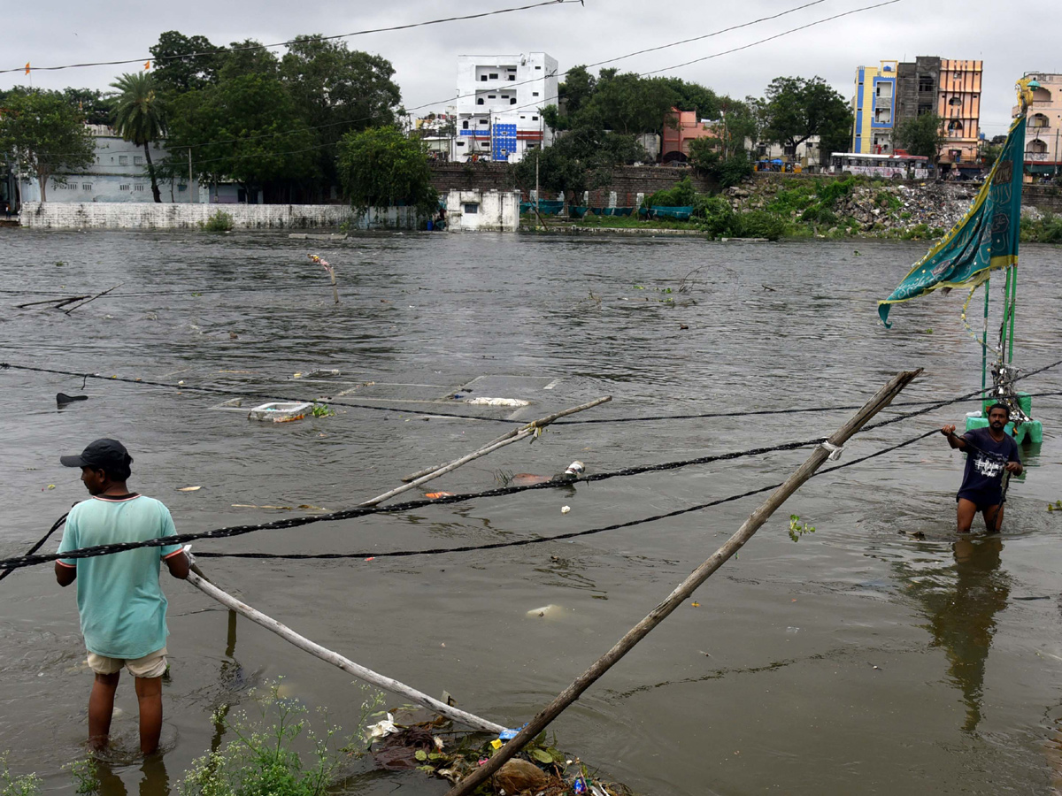 Musi River Overflows With Heavy Rain Photo Gallery - Sakshi8