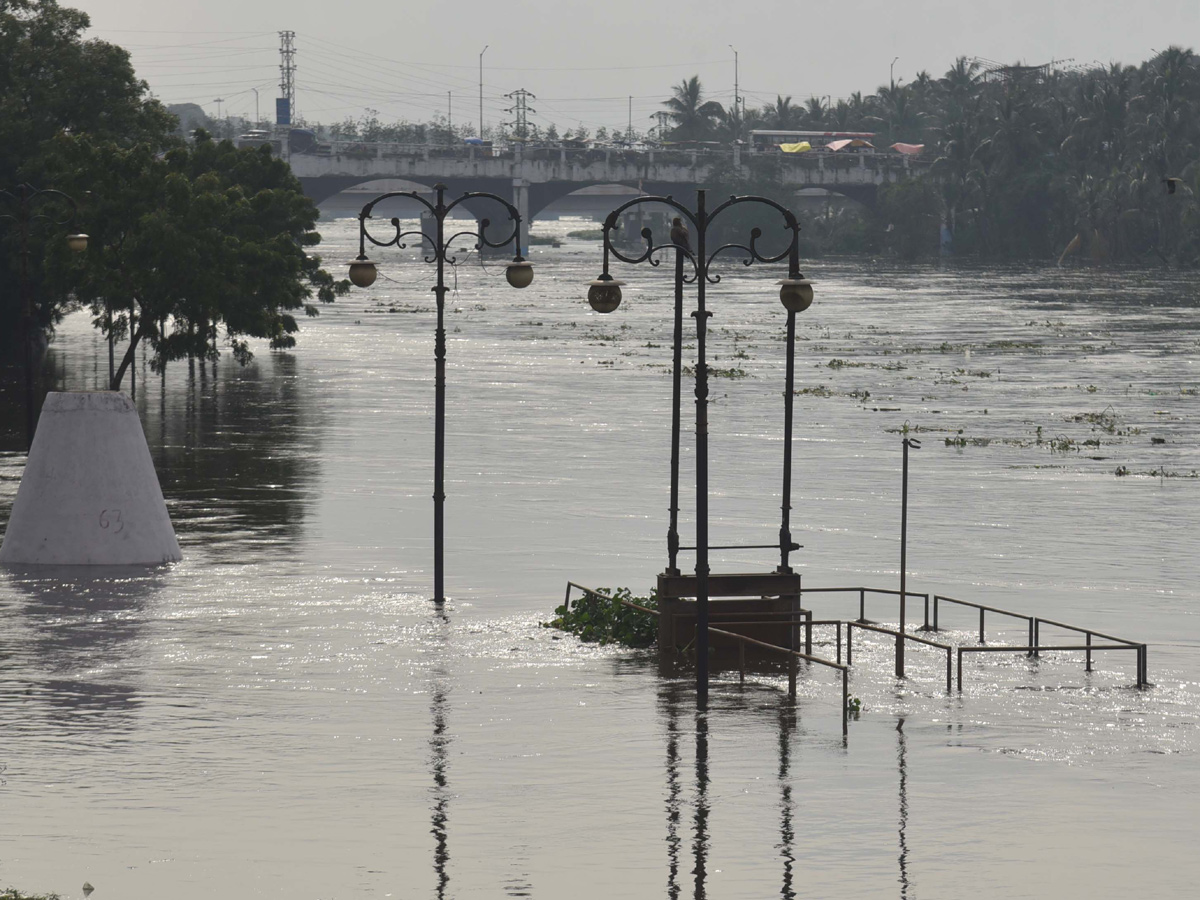 Musi River Overflows With Heavy Rain Photo Gallery - Sakshi9