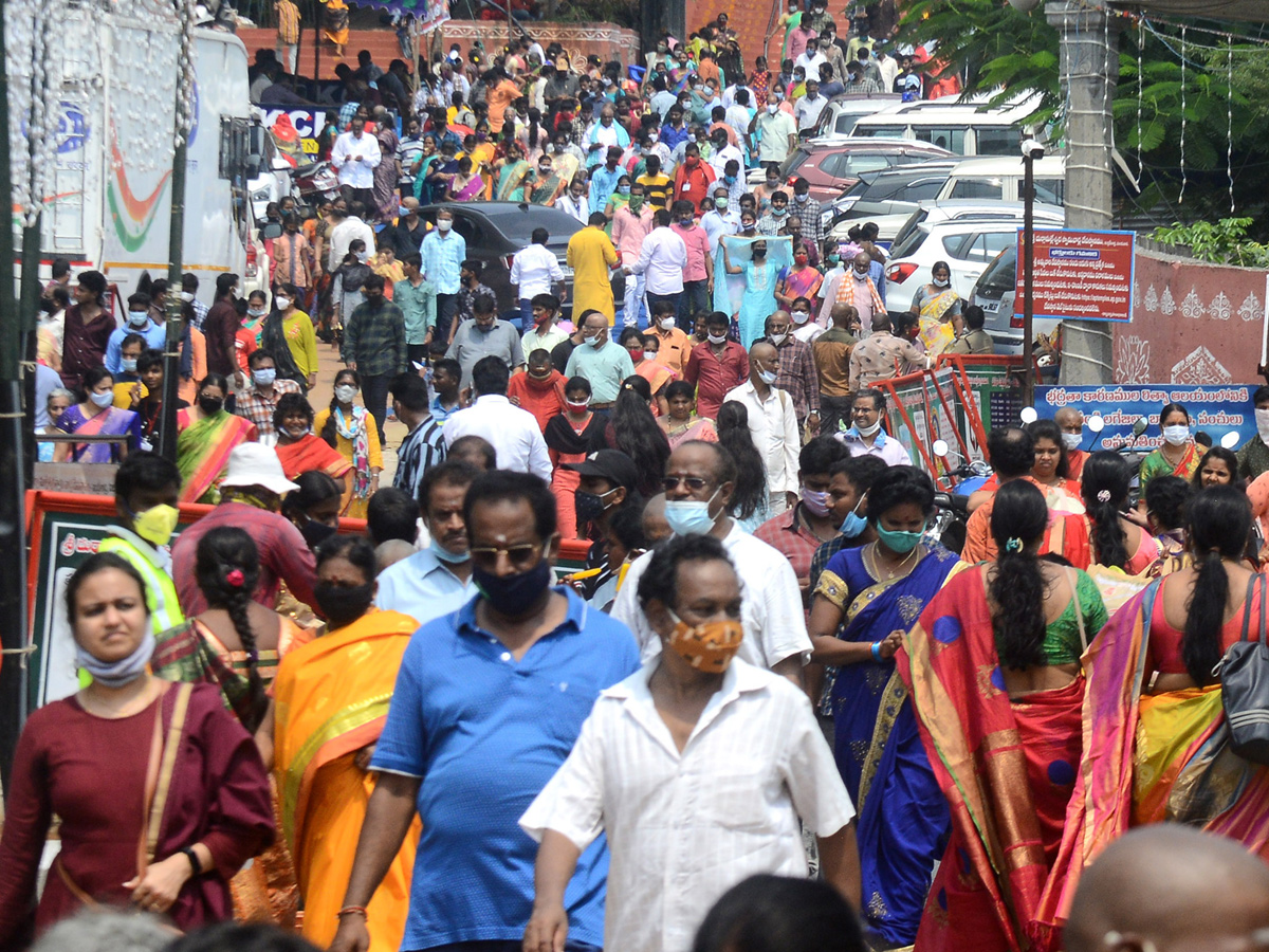 Dussehra Celebrations in Kanaka Durga Temple Photo Gallery - Sakshi8