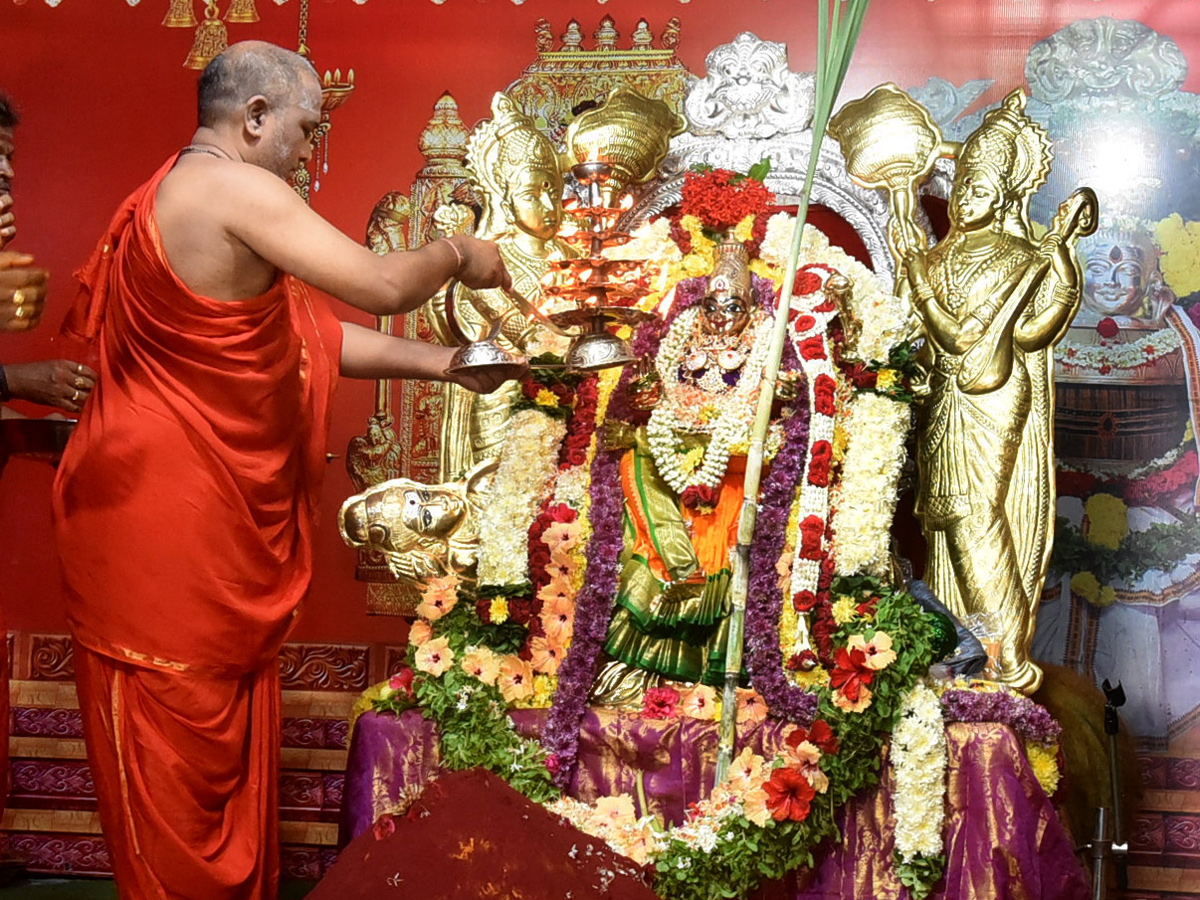 Dussehra Celebrations in Kanaka Durga Temple Photo Gallery - Sakshi1