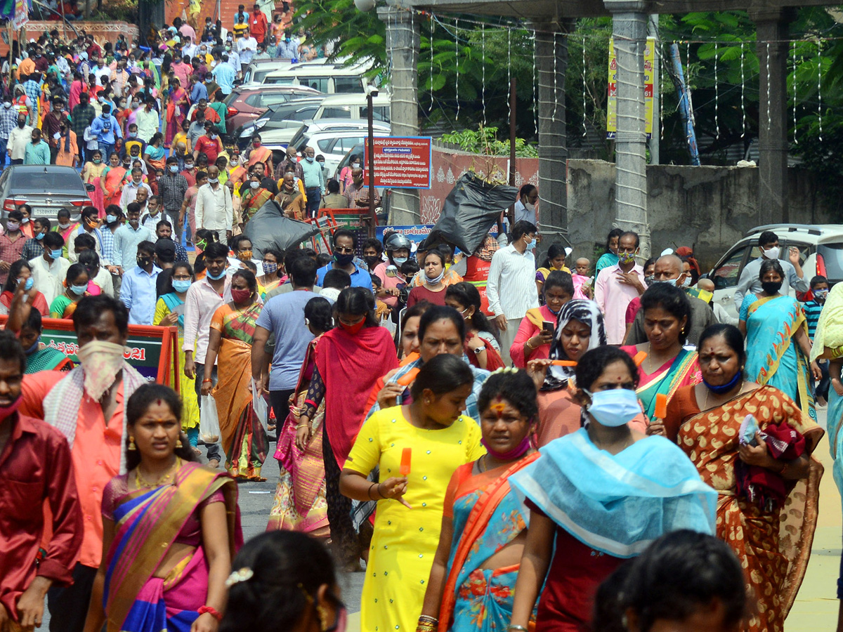 Dussehra Celebrations in Kanaka Durga Temple Photo Gallery - Sakshi9