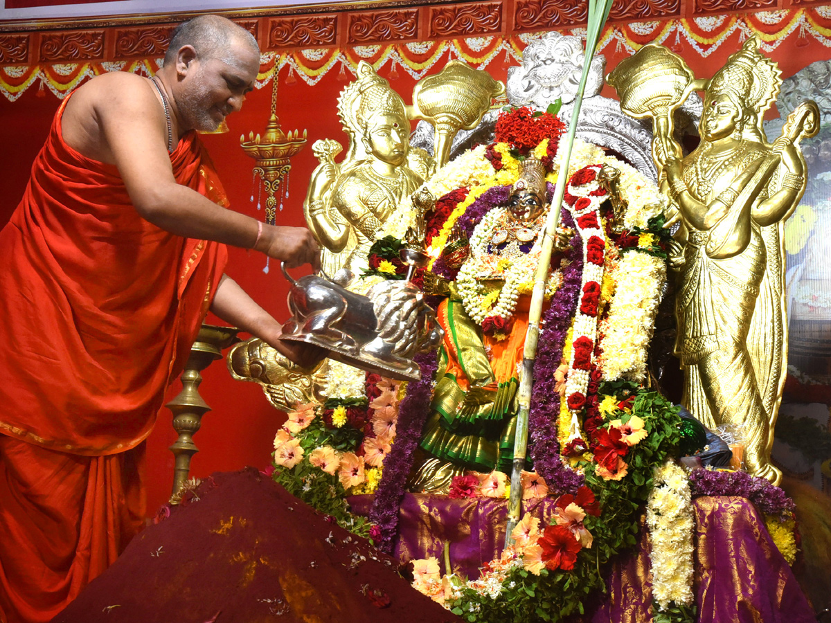 Dussehra Celebrations in Kanaka Durga Temple Photo Gallery - Sakshi4