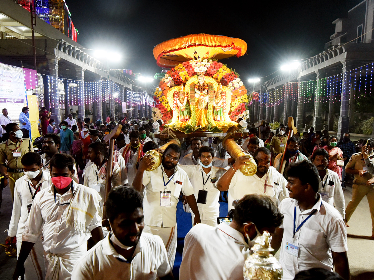 Dussehra Celebrations in Kanaka Durga Temple Photo Gallery - Sakshi11