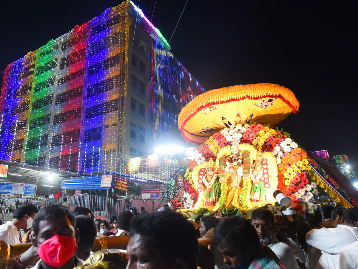 Dussehra Celebrations in Kanaka Durga Temple Photo Gallery - Sakshi14