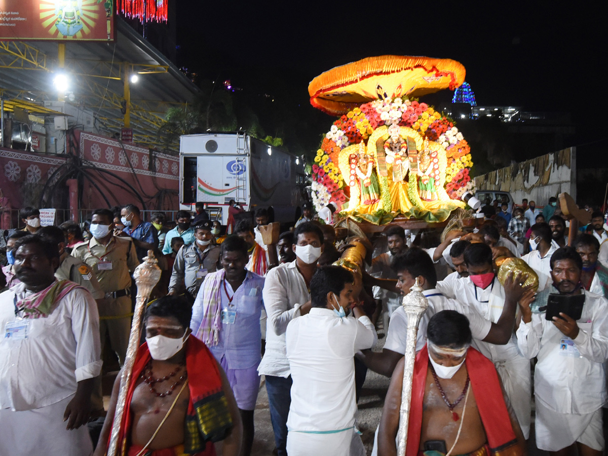 Dussehra Celebrations in Kanaka Durga Temple Photo Gallery - Sakshi16