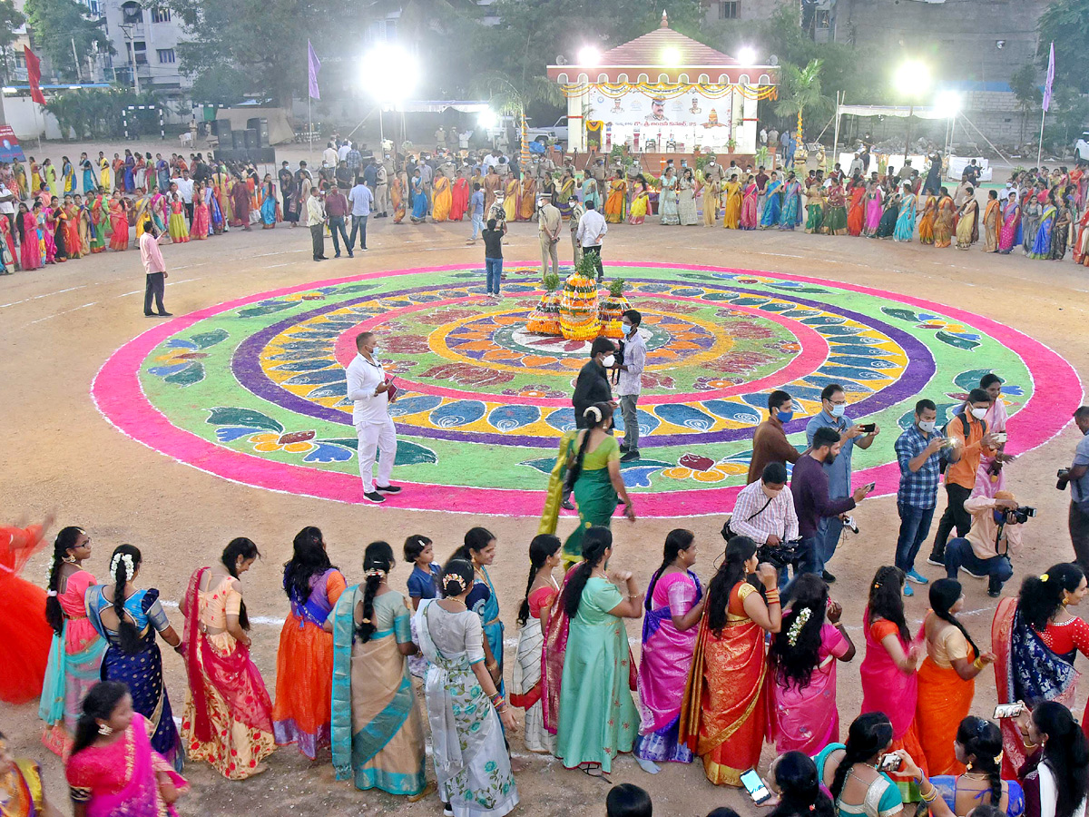 Police Batukamma Celebrations Photo Gallery - Sakshi8
