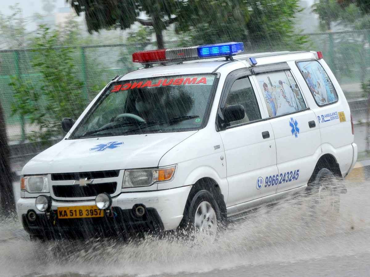 Heavy rains lash several parts of Hyderabad Photo Gallery - Sakshi6