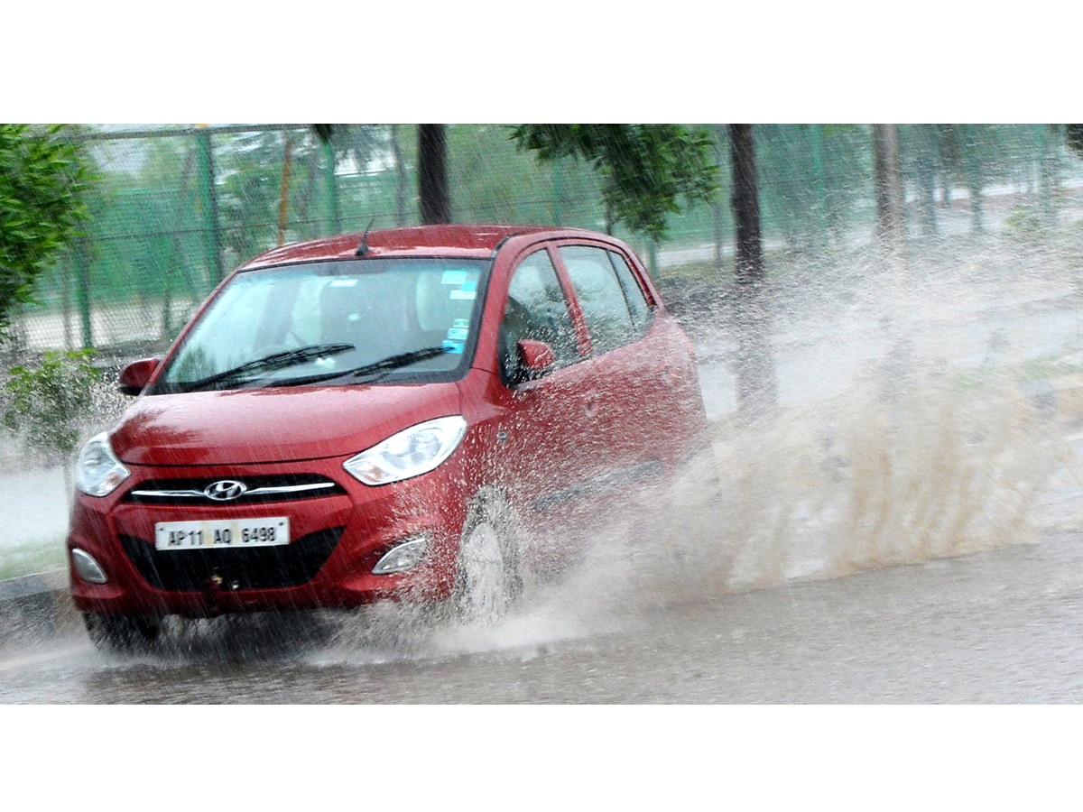 Heavy rains lash several parts of Hyderabad Photo Gallery - Sakshi7