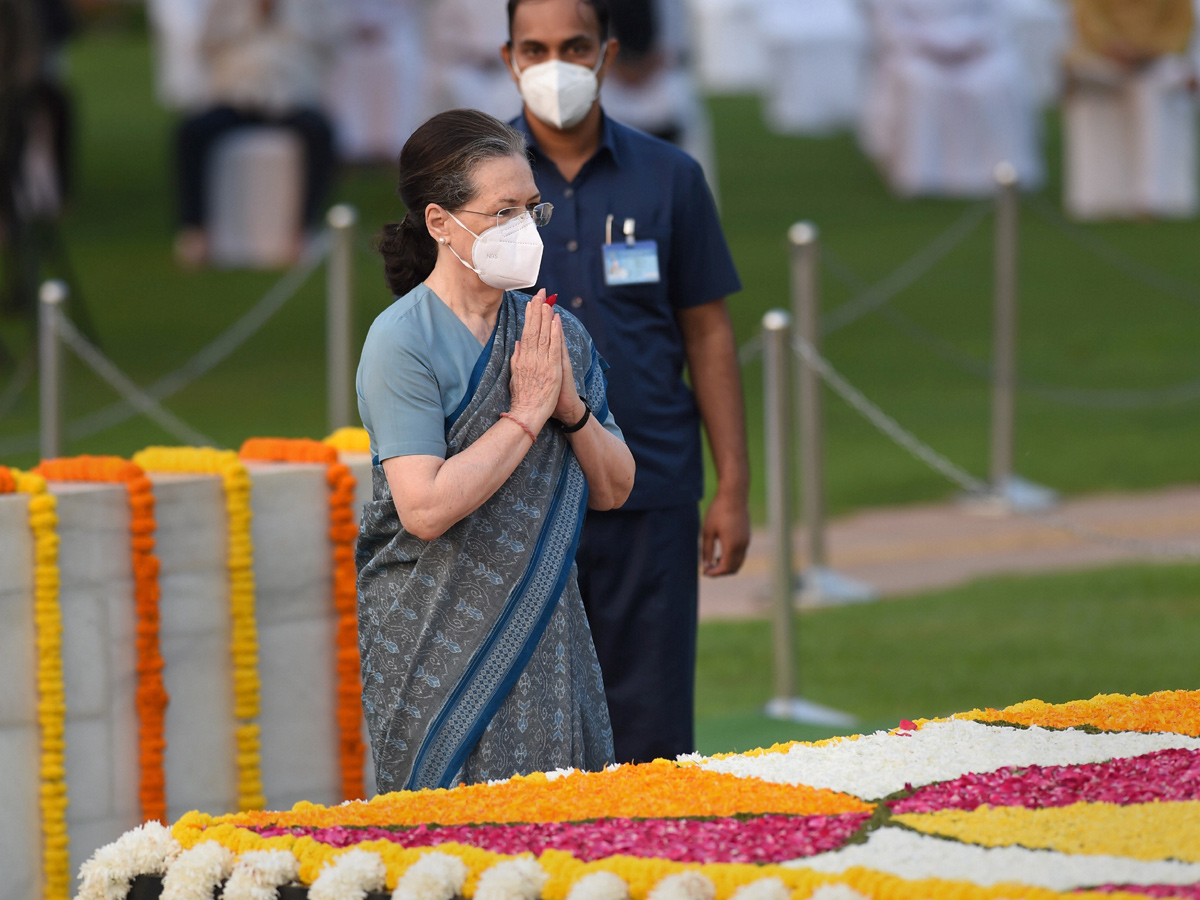 Photos: Leaders Pay Tribute To Mahatma Gandhi In His 152 Birth Anniversary - Sakshi10
