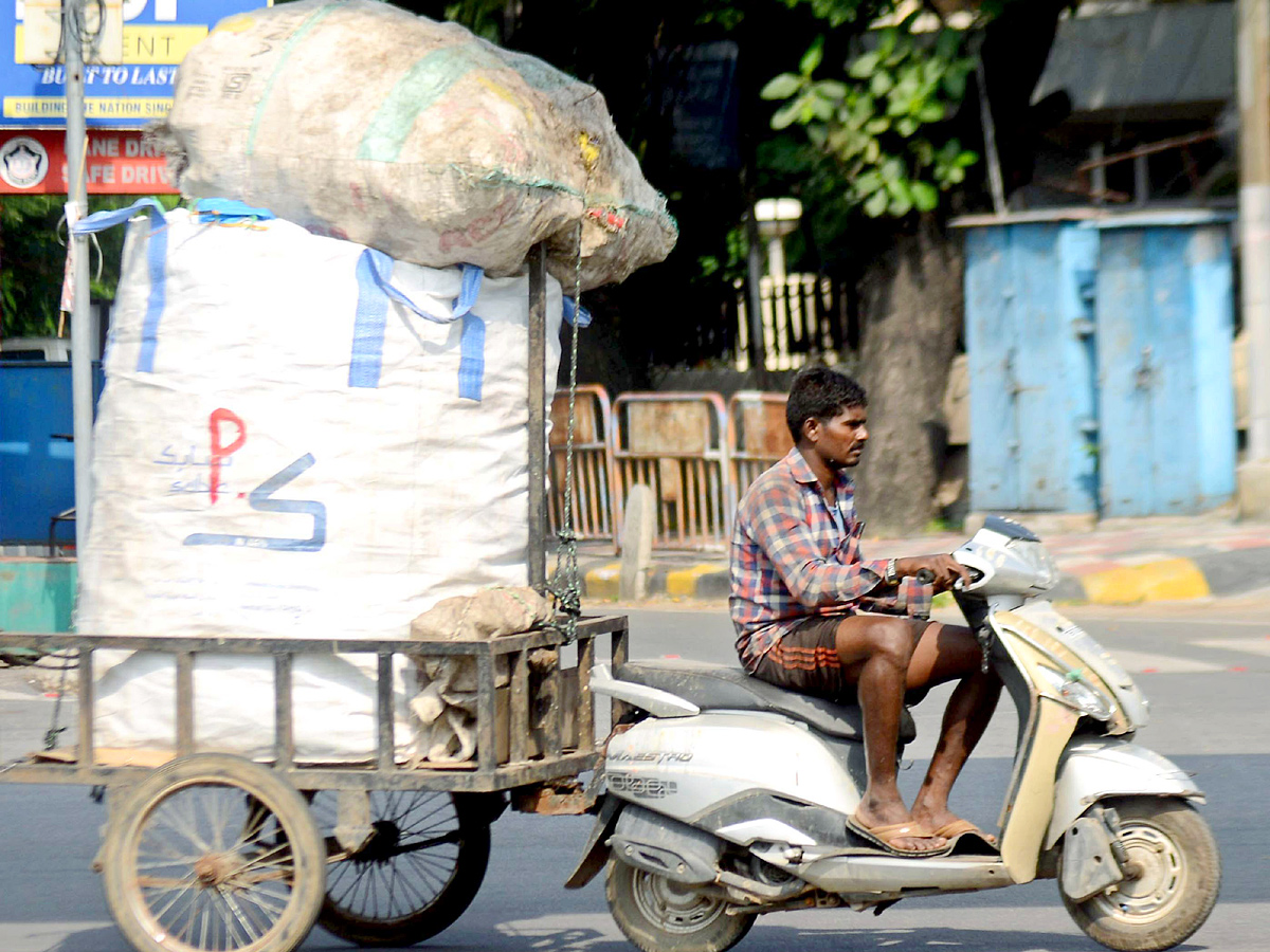 Cell Phone driving in Hyderabad - Sakshi10