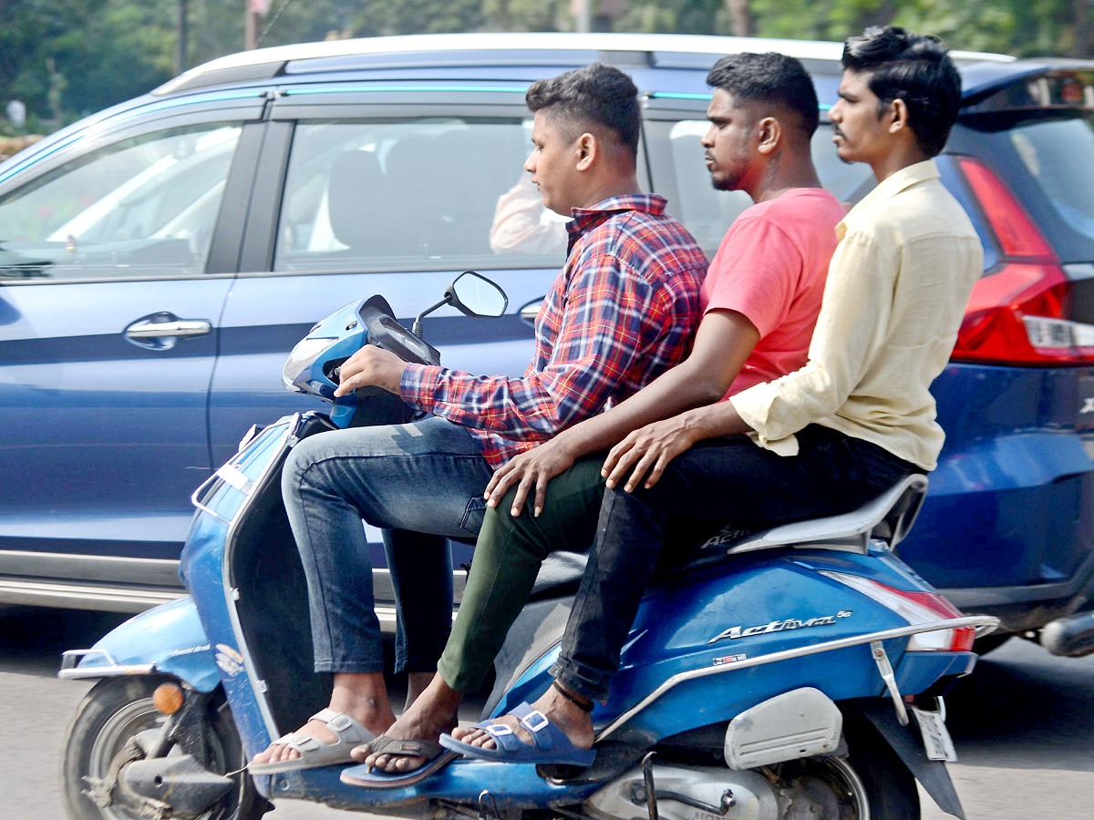 Cell Phone driving in Hyderabad - Sakshi12