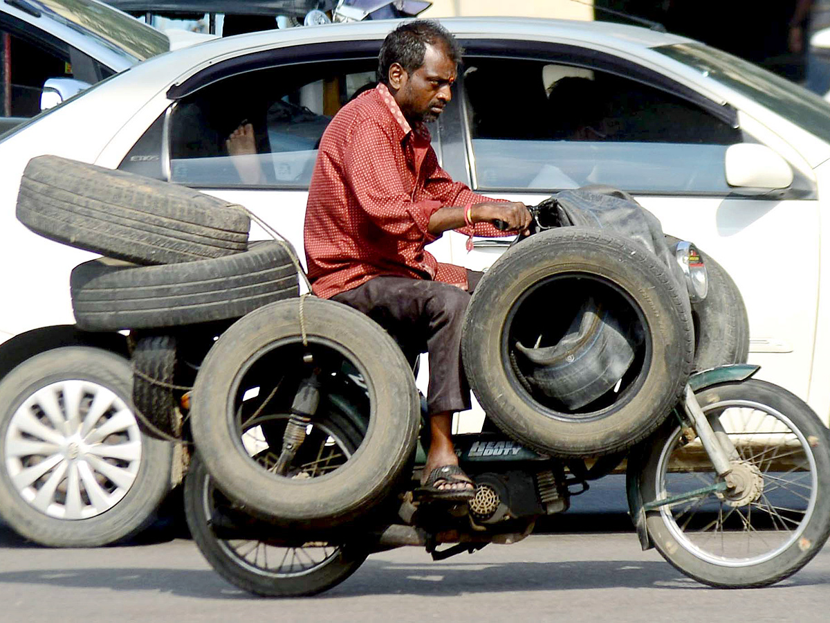 Cell Phone driving in Hyderabad - Sakshi14