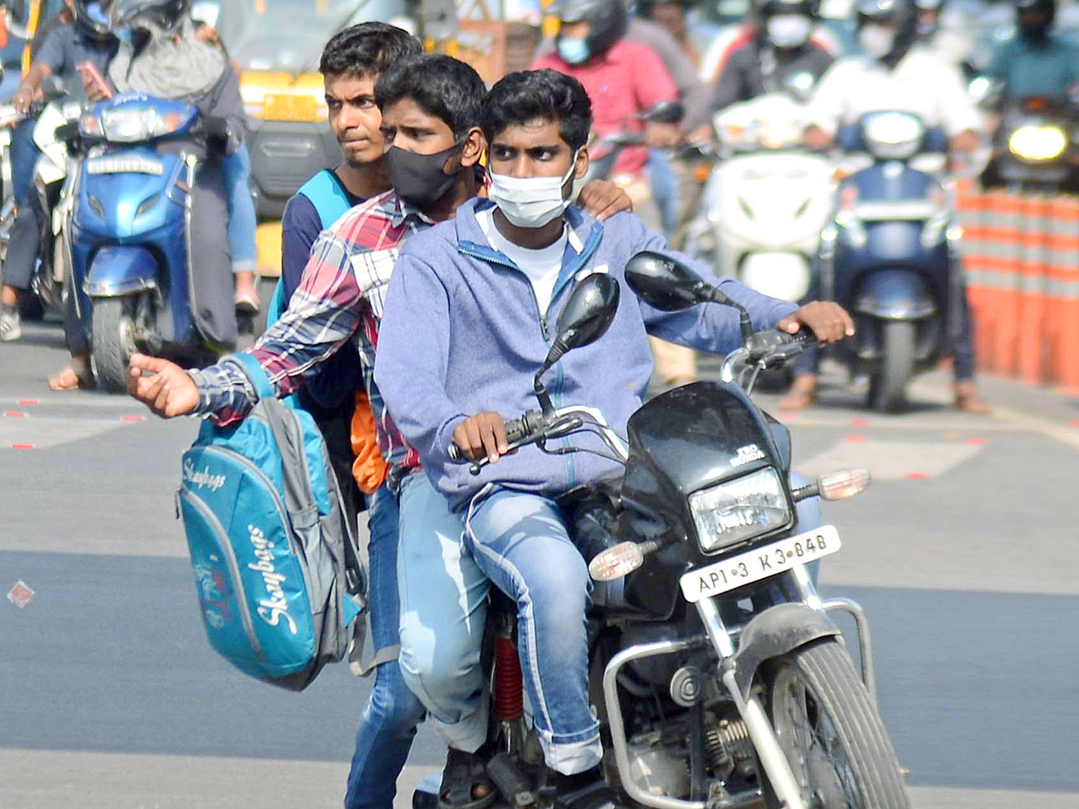 Cell Phone driving in Hyderabad - Sakshi8