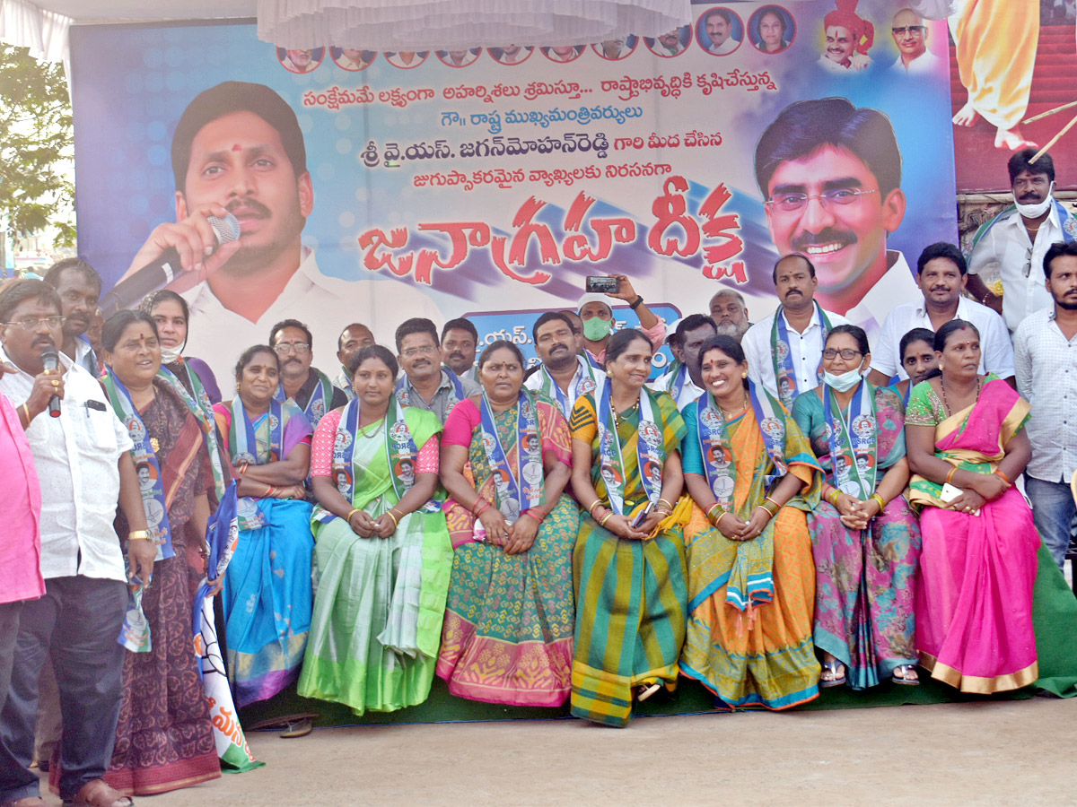 YSR Congress Party Activists Fires On TDP Photos - Sakshi20