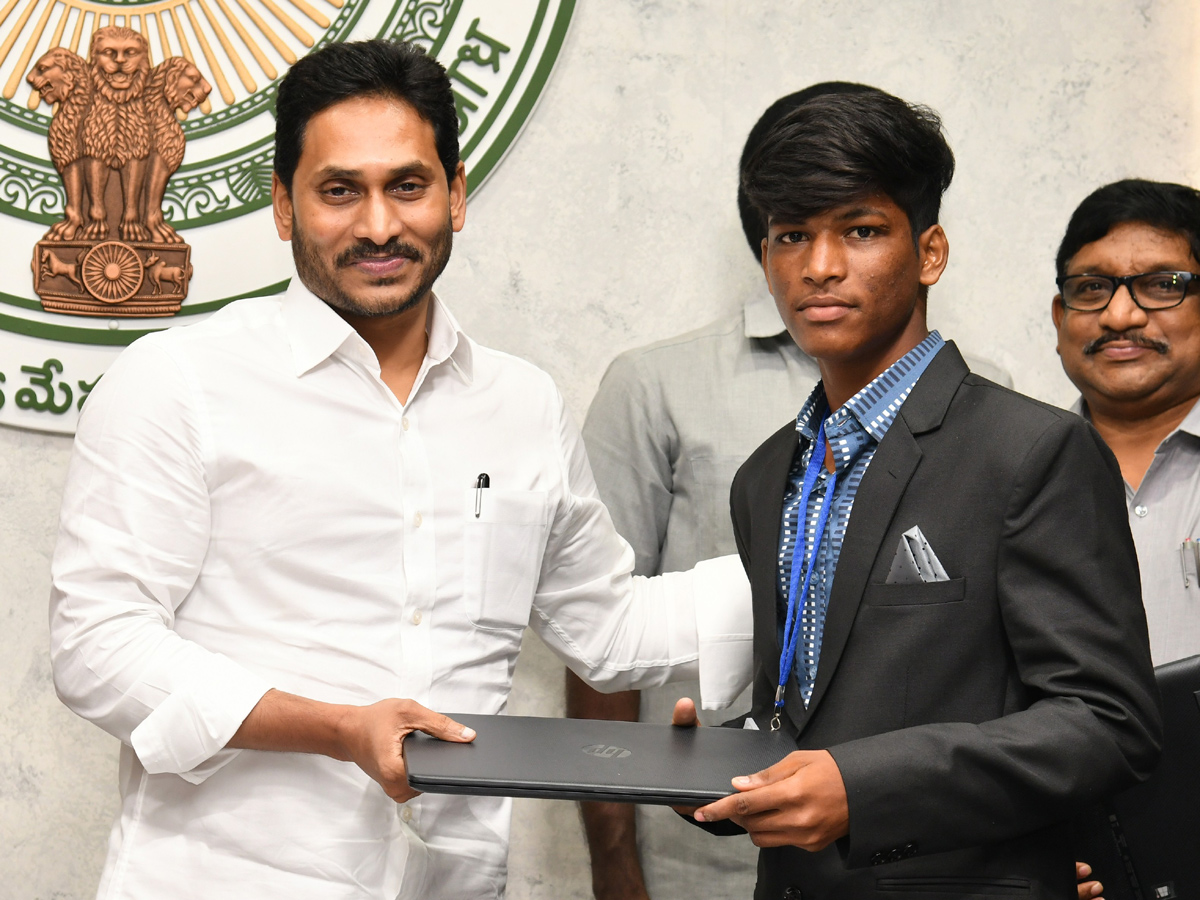 YS Jagan Mohan Reddy Praises SC And SC Gurukula IIT Rank Holders Photo Gallery - Sakshi4