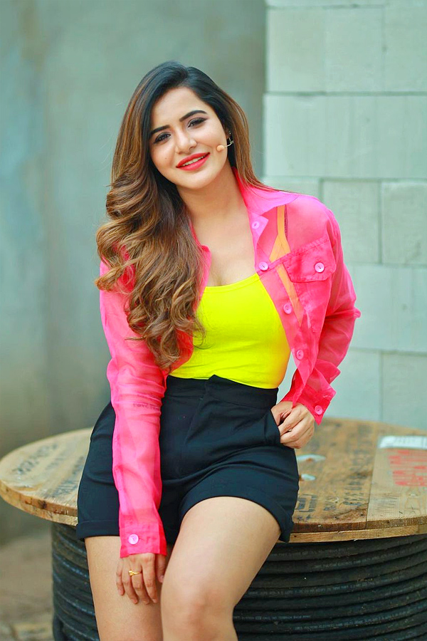 Tollywood Actress Ashu Reddy Photo Gallery - Sakshi2