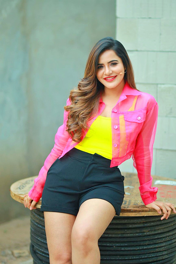 Tollywood Actress Ashu Reddy Photo Gallery - Sakshi5