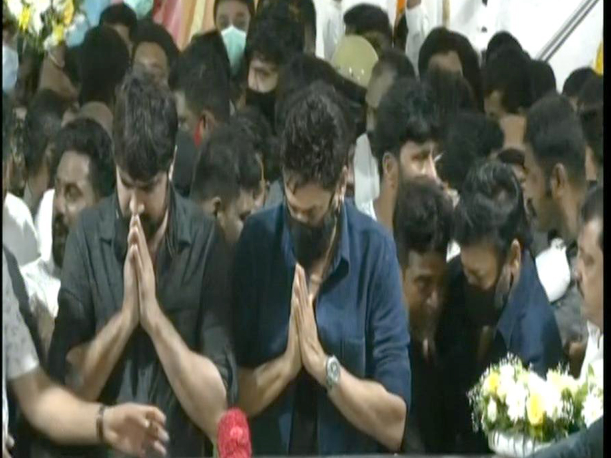Chiranjeevi Venkatesh and Ali Pays Tribute To PuneethRajkumar Photo Gallery - Sakshi8
