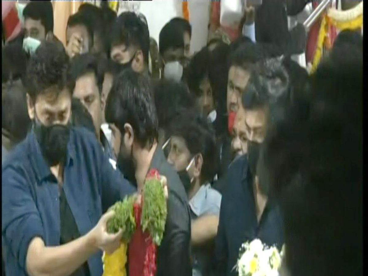 Chiranjeevi Venkatesh and Ali Pays Tribute To PuneethRajkumar Photo Gallery - Sakshi9