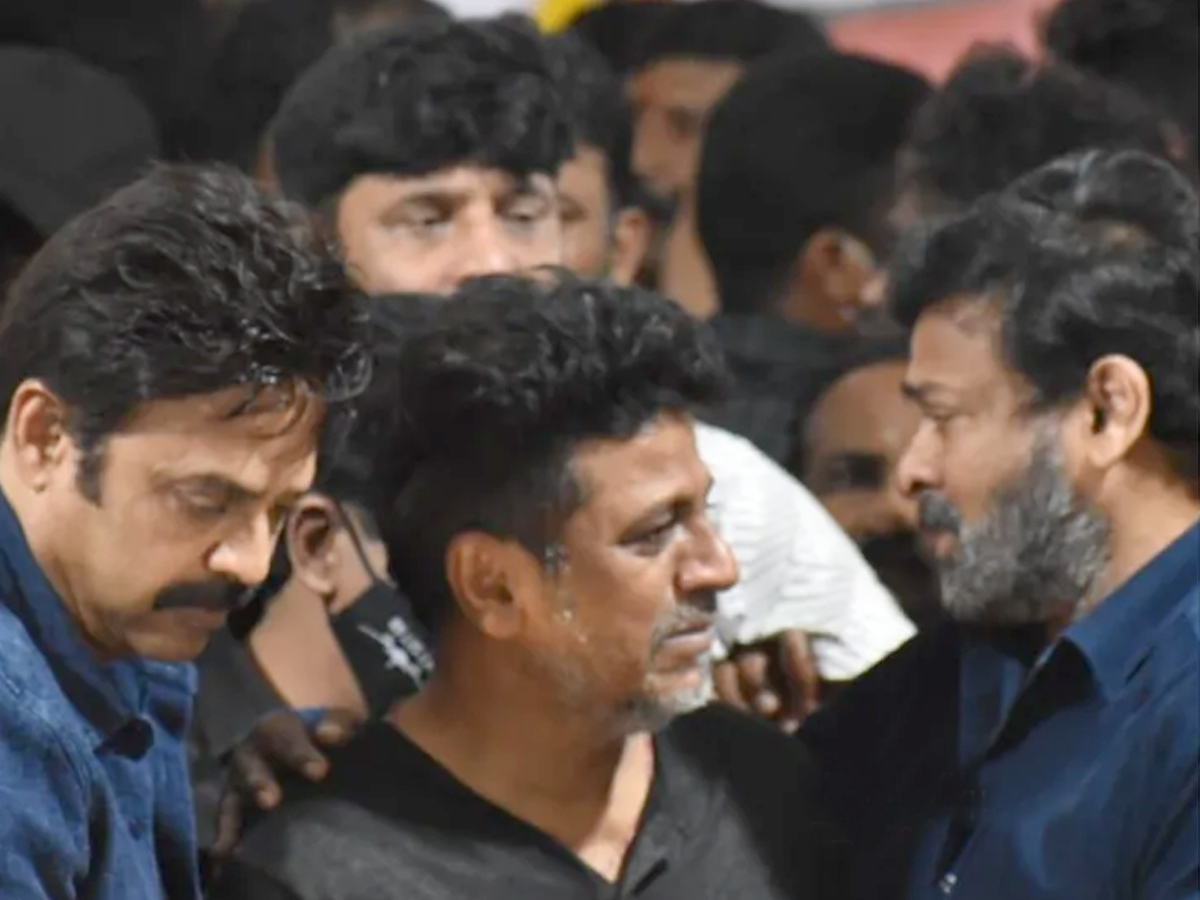 Chiranjeevi Venkatesh and Ali Pays Tribute To PuneethRajkumar Photo Gallery - Sakshi11