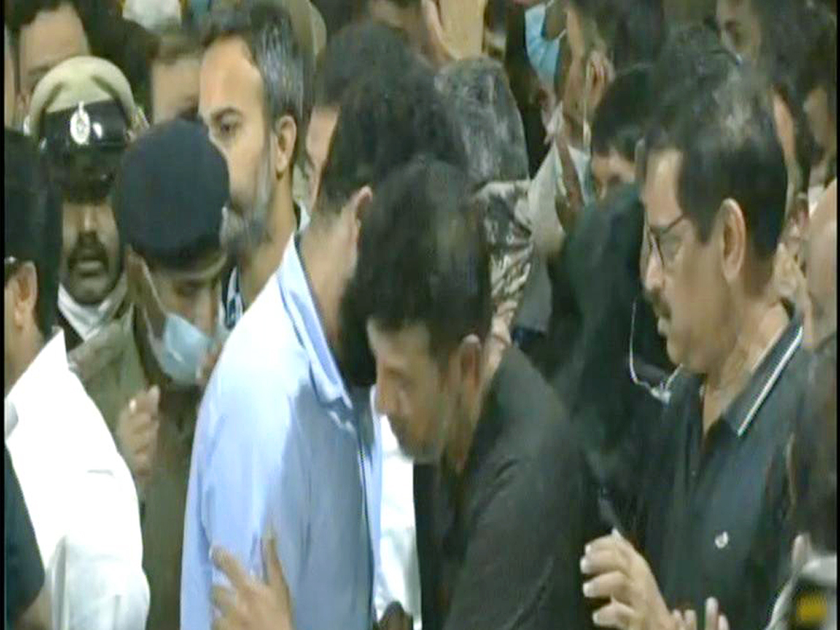 Chiranjeevi Venkatesh and Ali Pays Tribute To PuneethRajkumar Photo Gallery - Sakshi14