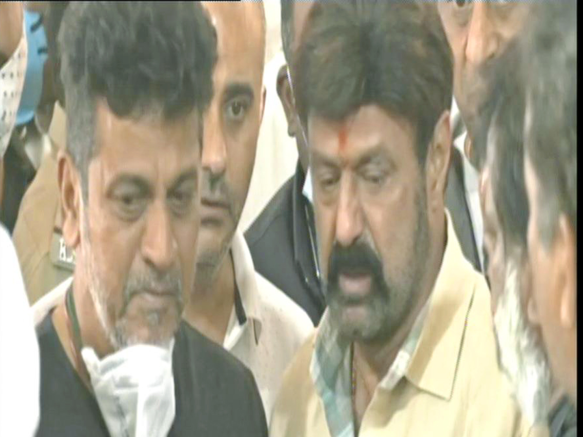 Chiranjeevi Venkatesh and Ali Pays Tribute To PuneethRajkumar Photo Gallery - Sakshi18