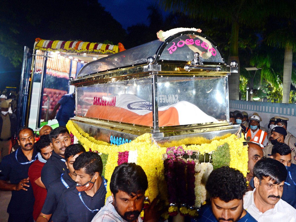 Kannada Actor Puneeth Rajkumar Last Rites Photo Gallery - Sakshi11
