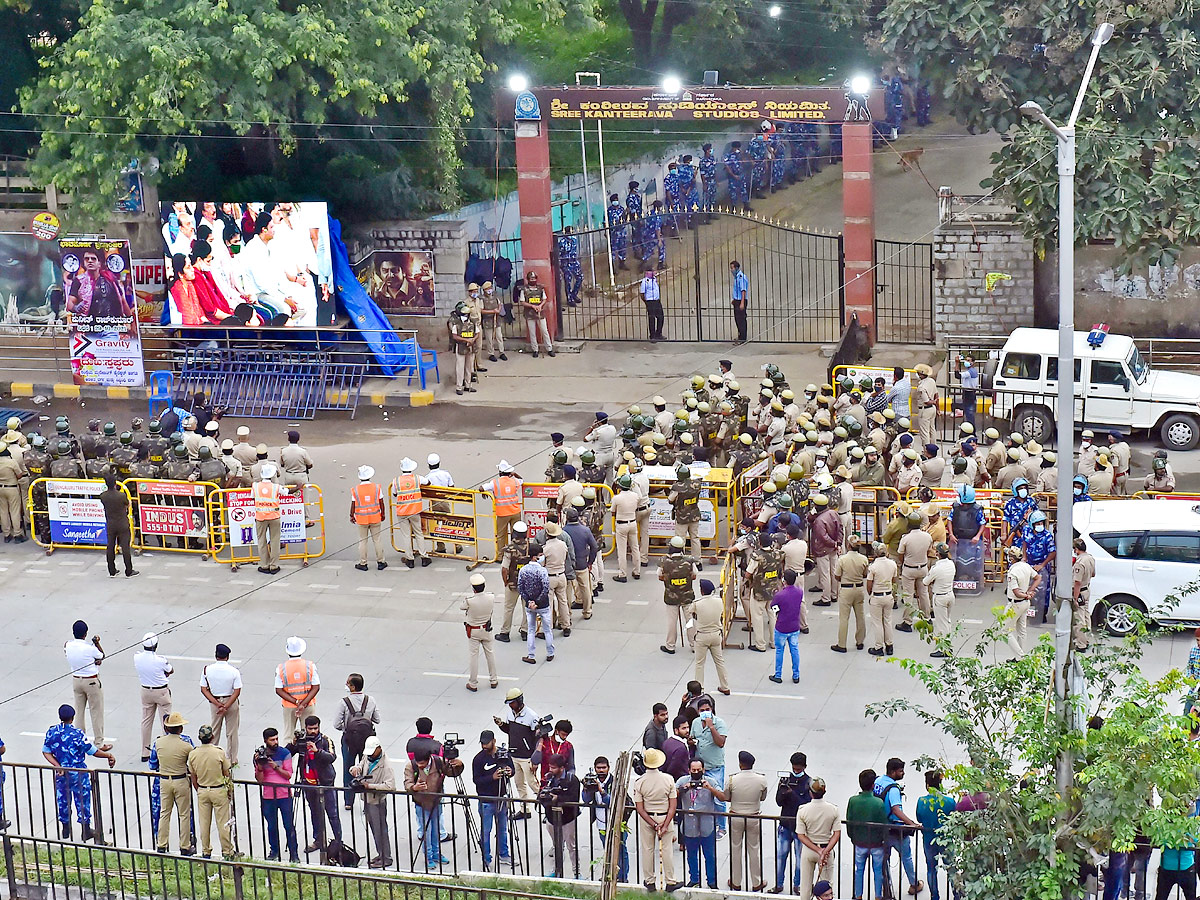 Kannada Actor Puneeth Rajkumar Last Rites Photo Gallery - Sakshi14