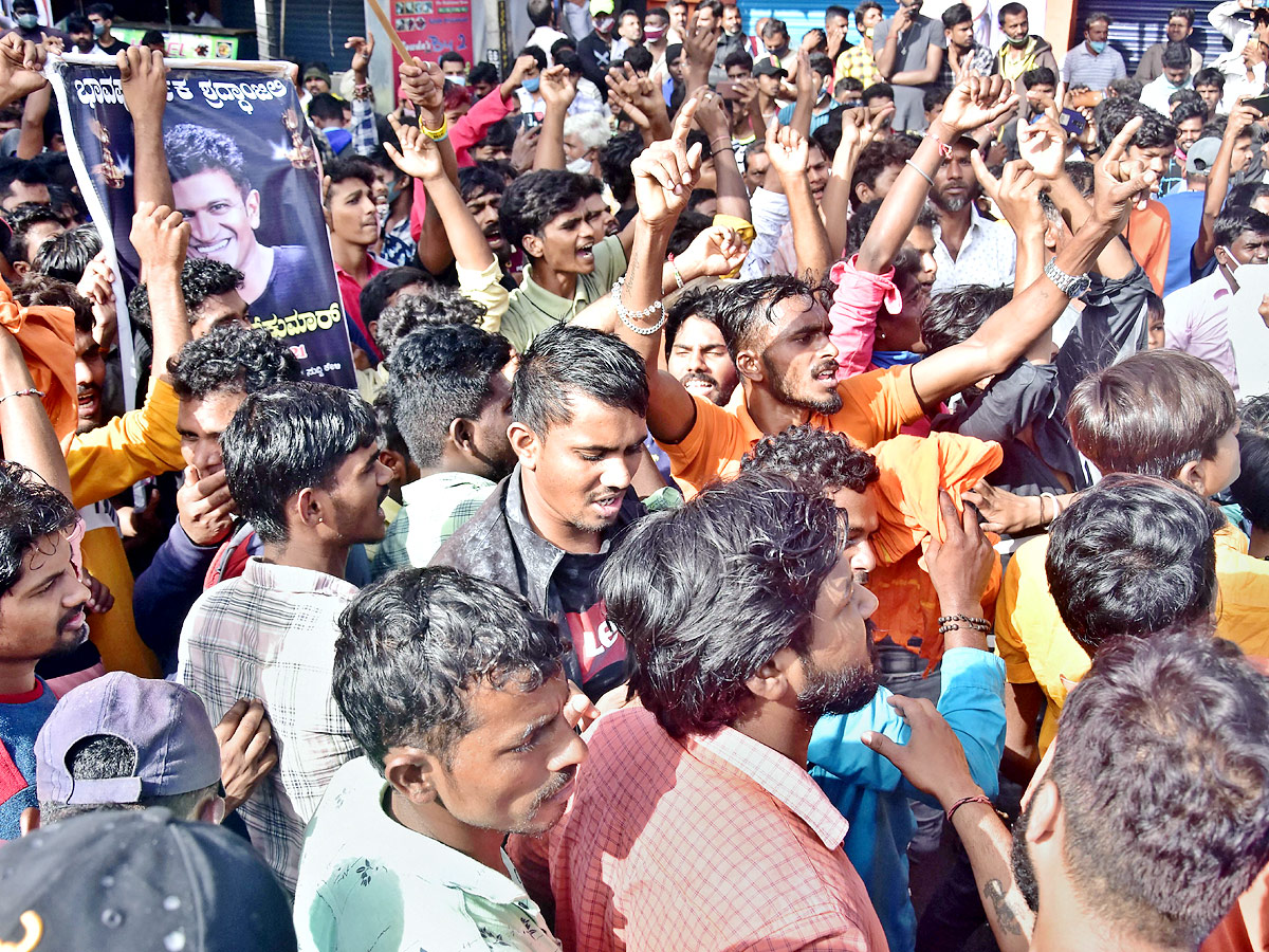Kannada Actor Puneeth Rajkumar Last Rites Photo Gallery - Sakshi19