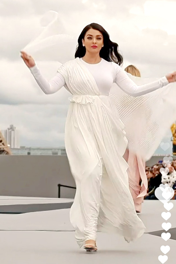 Photos : Aishwarya Rai Bachchan Stuns In White At Paris Fashion Week - Sakshi2