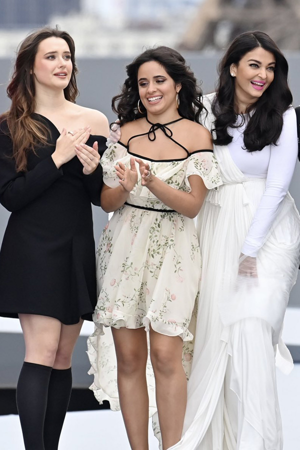 Photos : Aishwarya Rai Bachchan Stuns In White At Paris Fashion Week - Sakshi8