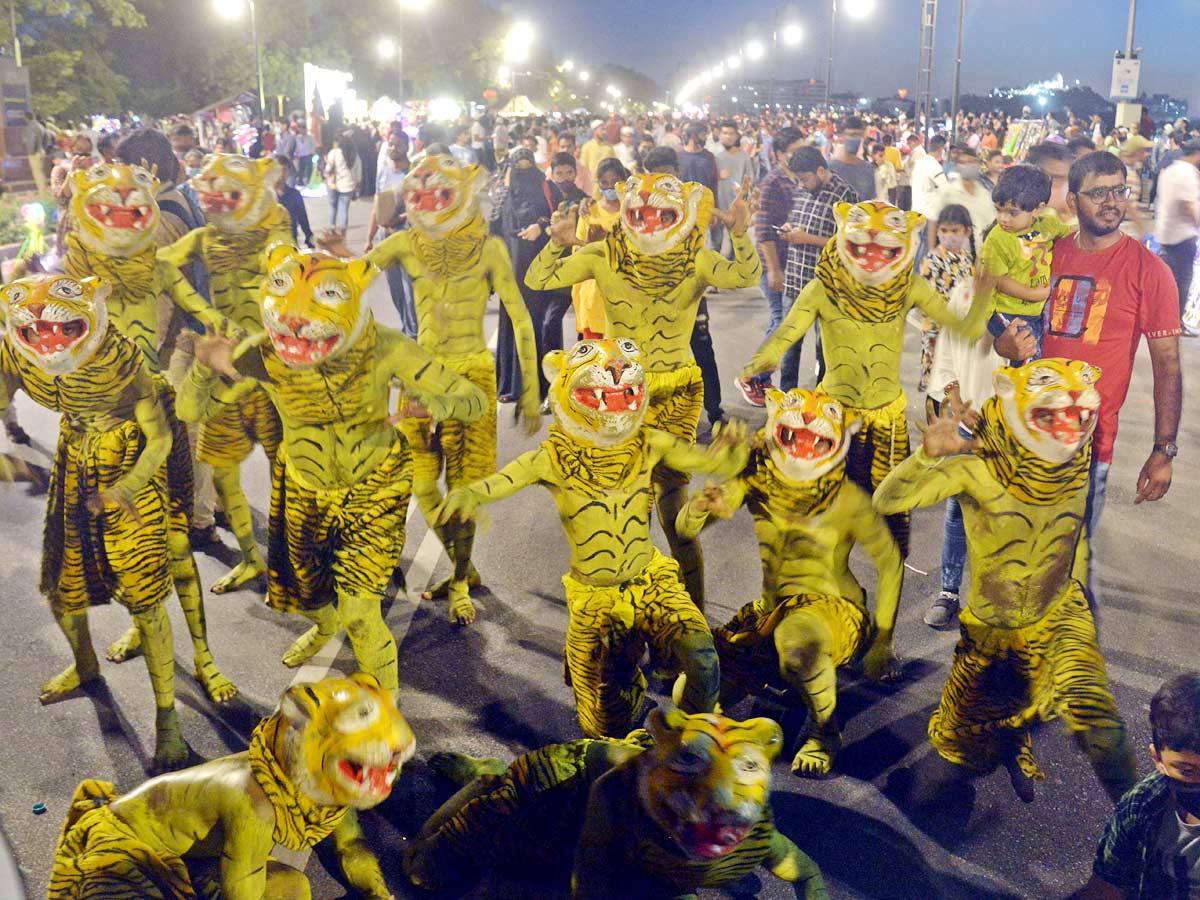 Sunday Special on Hyderabad Tank Bund Photo Gallery - Sakshi19