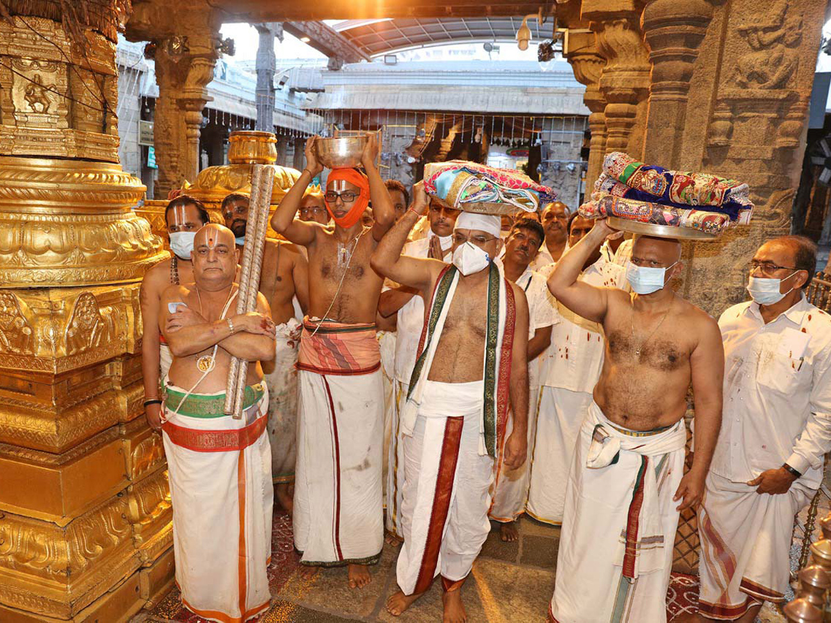 Koil Alwar Thirumanjanam Performed At Tirumala Tirupati Temple Photo Gallery - Sakshi7