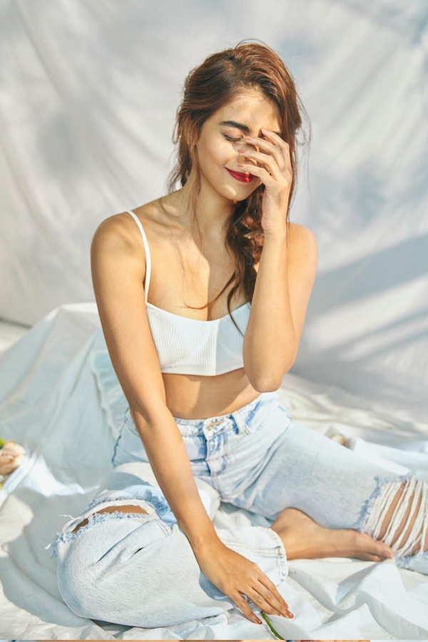 Photos : Pooja Hegde Viral Pics In social media - Sakshi10