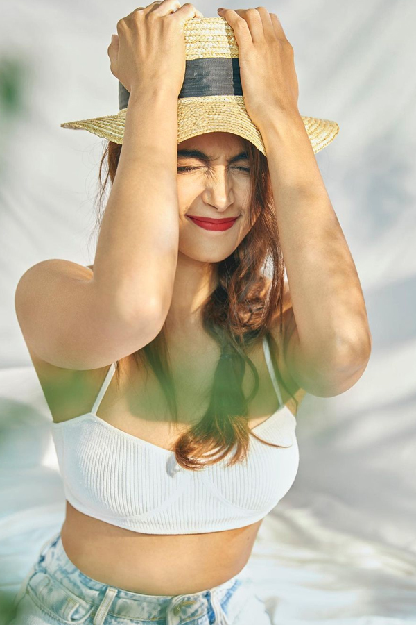 Photos : Pooja Hegde Viral Pics In social media - Sakshi11