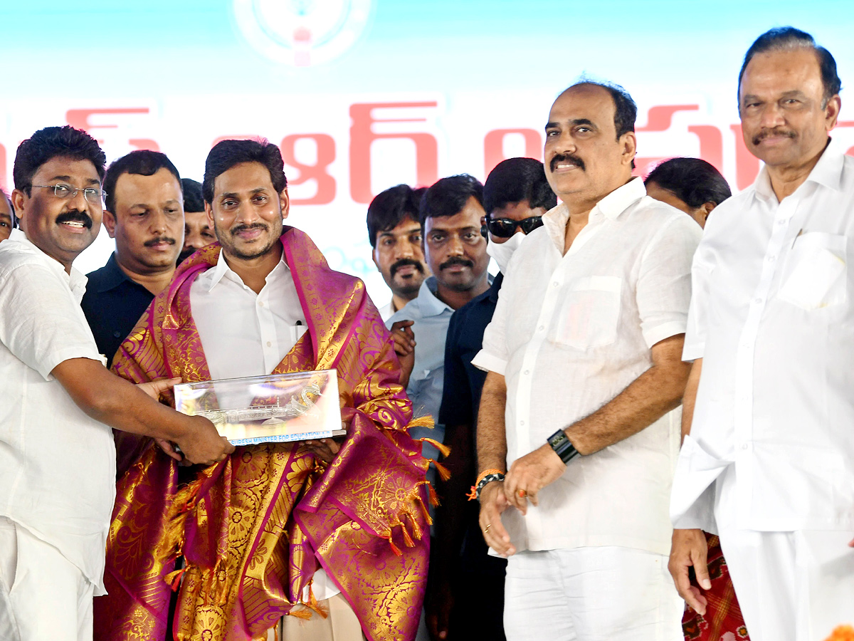 The Second Installment Of YSR‌ Asara Launched by CM Photo Gallery  - Sakshi6