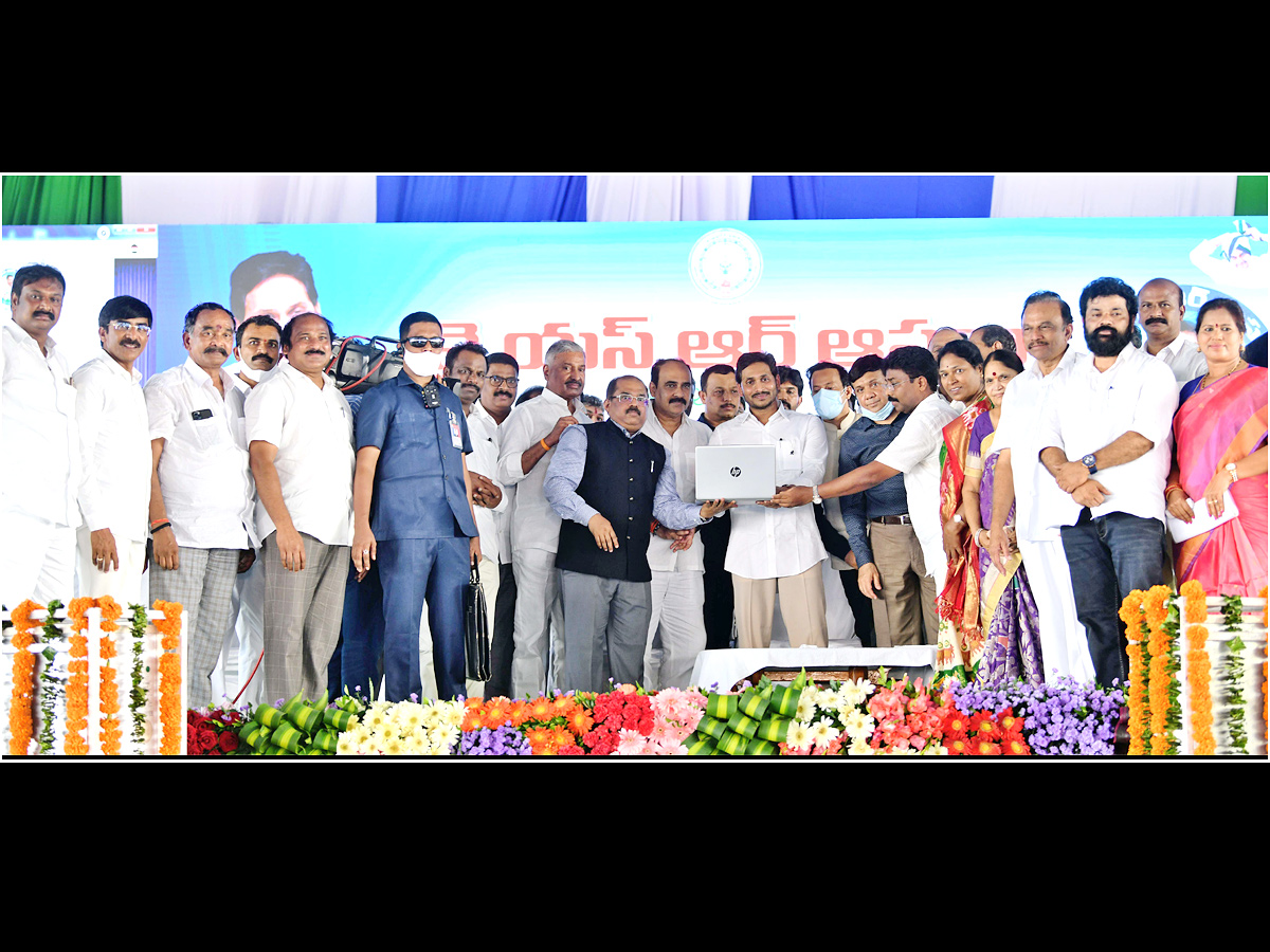 The Second Installment Of YSR‌ Asara Launched by CM Photo Gallery  - Sakshi7