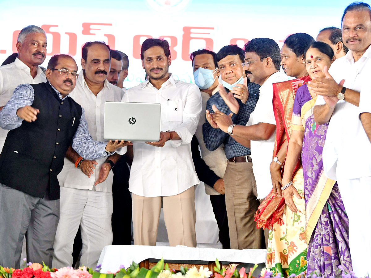 The Second Installment Of YSR‌ Asara Launched by CM Photo Gallery  - Sakshi8