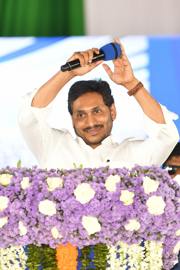 The Second Installment Of YSR‌ Asara Launched by CM Photo Gallery  - Sakshi10
