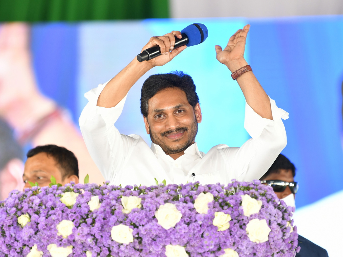 The Second Installment Of YSR‌ Asara Launched by CM Photo Gallery  - Sakshi14